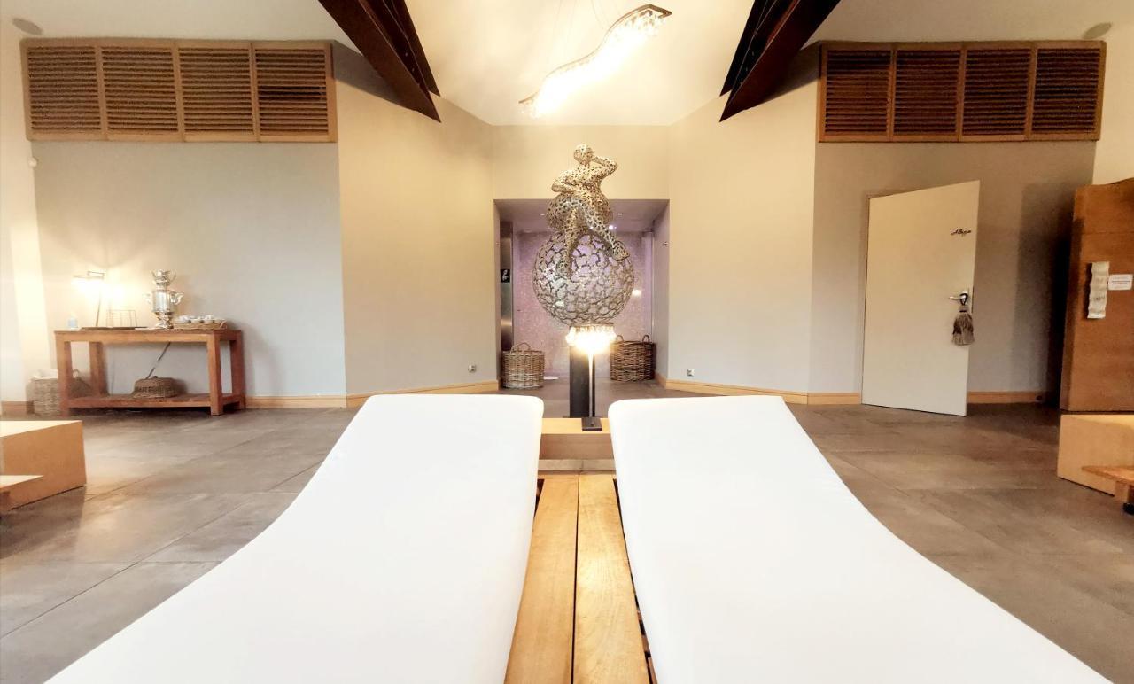 Le Clos Saint-Martin Hotel & Spa ภายนอก รูปภาพ