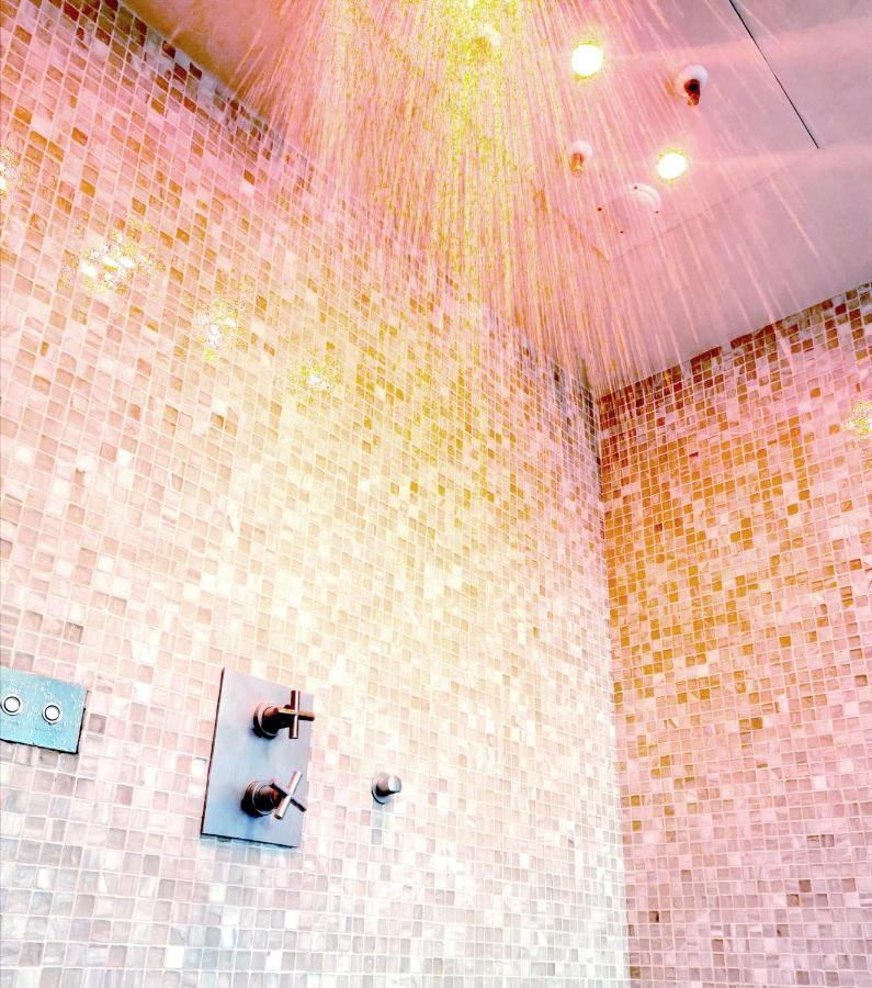 Le Clos Saint-Martin Hotel & Spa ภายนอก รูปภาพ