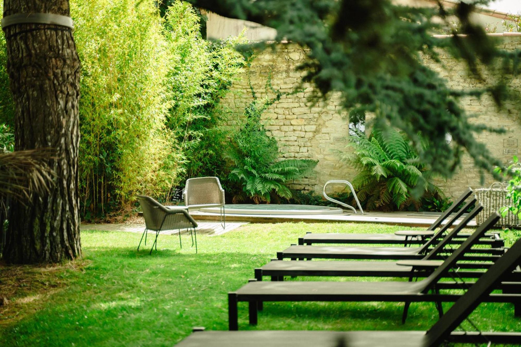 Le Clos Saint-Martin Hotel & Spa ภายนอก รูปภาพ